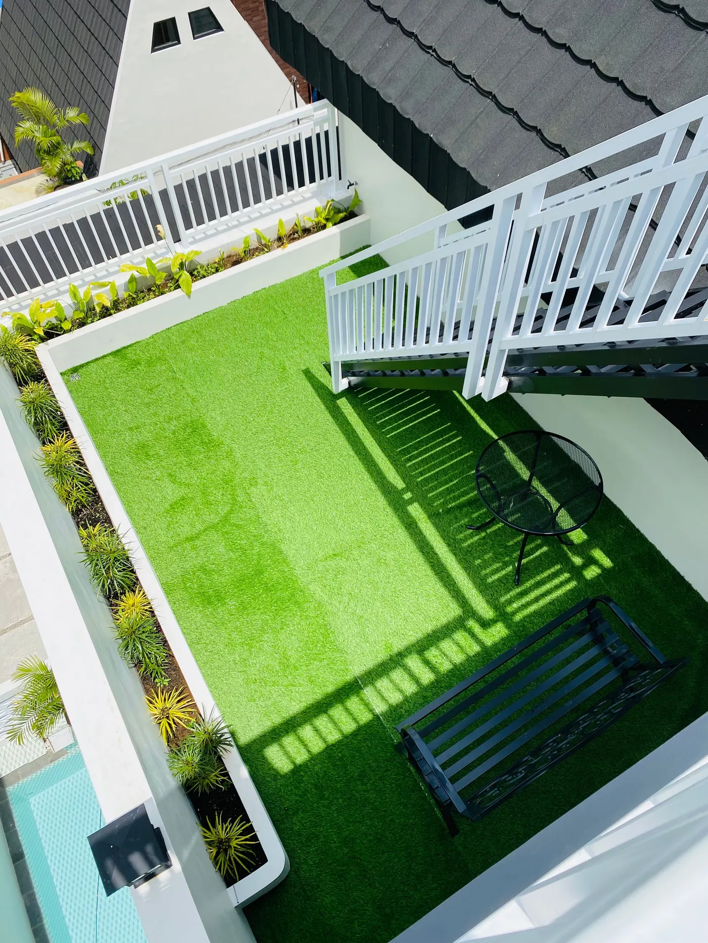 Rooftop terrace surfaced with artificial turf